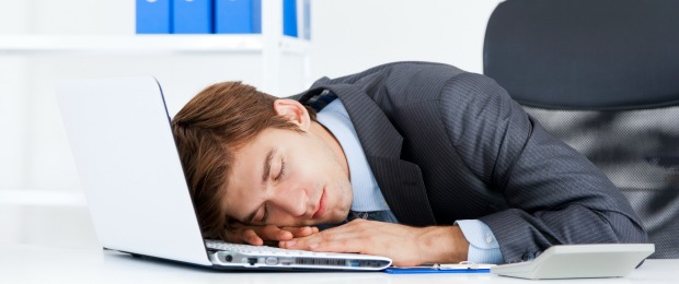 Tomar una siesta en la oficina te hace más productivo